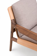 Sela Lounge Chair With Wide Arm