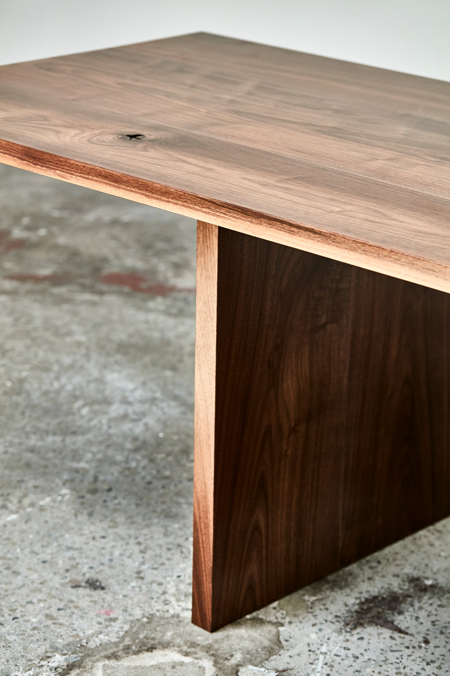 GB 302 “T” Dining Table