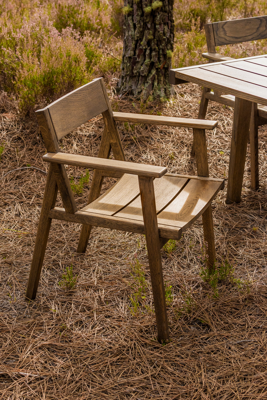 98.6°F OUTDOOR DINING ARMCHAIR